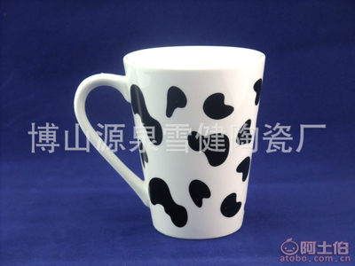 匠心獨(dú)具，情意綿綿 博山源泉雪健陶瓷廠異形色釉馬克杯鑒賞